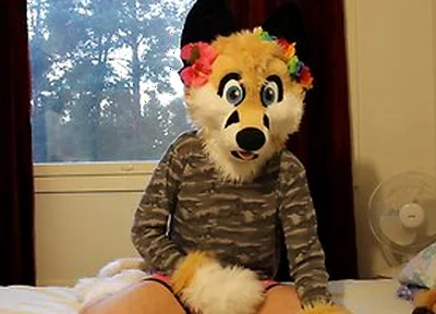 Oliver Pawing. First Murrsuit Video I Have Ever Made