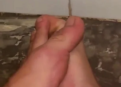 Teen Cums on Own Feet