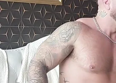 Giant Brunette with 25cm Breaks My Ass and Full of Milk