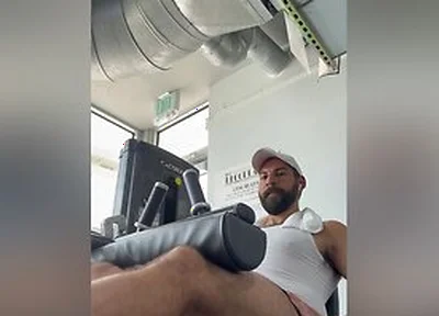 Cumming Handsfree In Public. (x: Hamedraiddxxx)