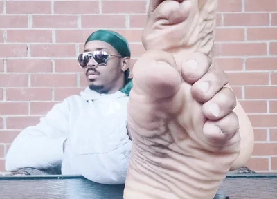 I Expose My Feet and I Touch Them