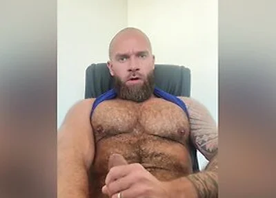 Big Muscle Bear Jerking And