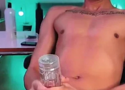 Leo Latte Lets Viewers Control the Toy in His Ass While He Strokes a Fleshlight