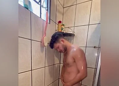 Levi Brazil - Playing In The Bath