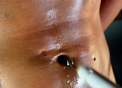 Navel Takes the Machine. From Slow Stretch to Hard Rhythm