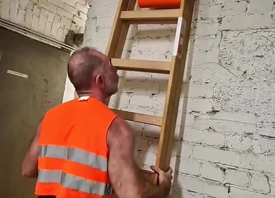 Very Hairy Builder
