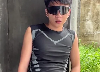 I Need Someone to Touch My Sexy Body