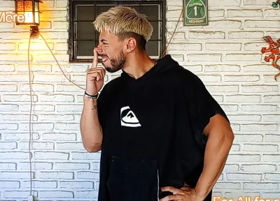 Fer Controls Nose of His Alpha Master Friend