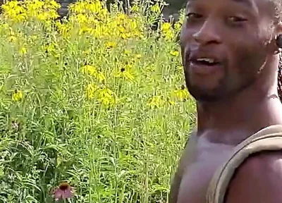 Kenniejai Walks Nude by the River in Chicago and Gets Caught
