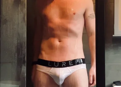 Who Likes Hot Guys in the Shower?