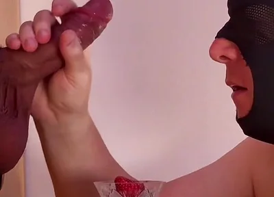 Gloryhole Squirts a Daddy on Strawberries