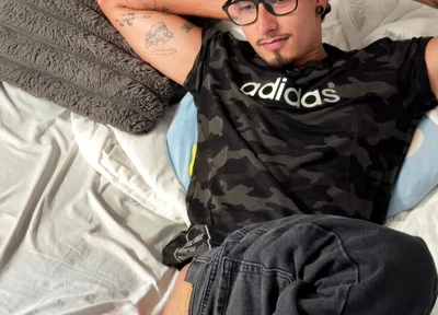 A Hetero's First Handjob with His Best Friend Watching Gay Porn