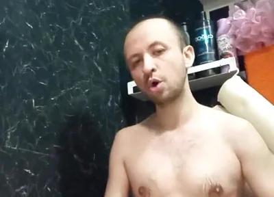 A Naked Man Jerks off His Big Dick in the Bathroom.