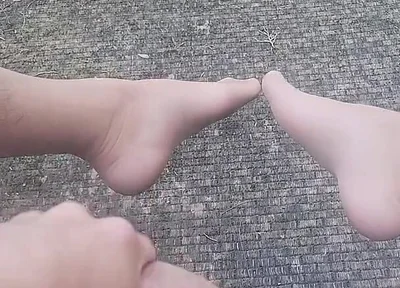 Cumming Hard Outdoors in Nylons