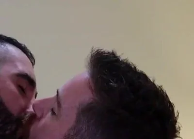 Bears Kissing