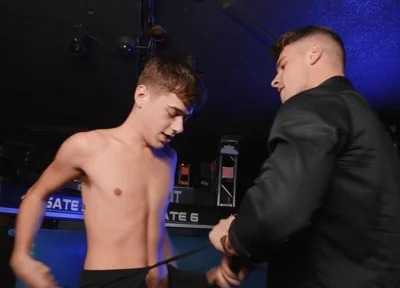 Men - the Bootyguard Gets Head From Cute Twink
