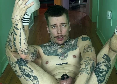 Tattoo Guy Ass Play with Toys