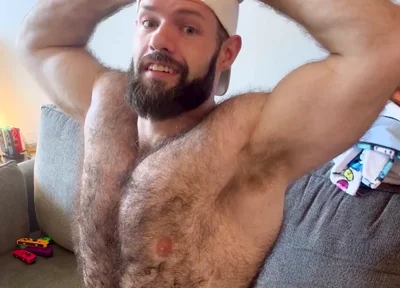 Happy Sunday Gunday! Just a Bit of Flexing, Chest Beating and Chest Bouncing for You This Morning