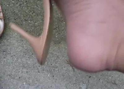 Cumming on Feet Outside