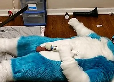 Fizzy Tortures His Balls With A Robospanker