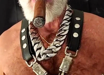 Gar Lighting While Stretching Balls and Clamping Nips