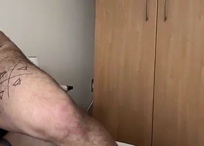 Bedroom Session: Scruffy Daddy Plows Hungry Stud, Mouth-fed Finish
