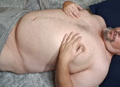 Chubby Guy Lays on Floor and Cums
