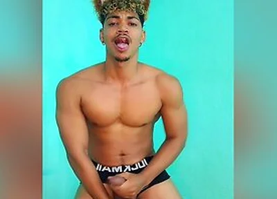 Cubanfox, Furry, Masturbandose Su Enorme Polla De 24 Cm