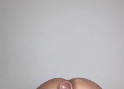 Love Inserting My Dildo Into My Beautiful Ass