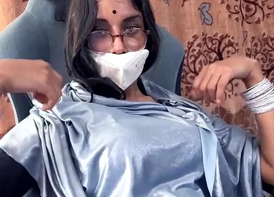 Crossdresser Jerk off in Saree