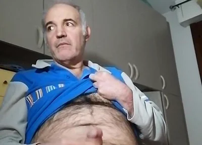A Nice Cumshot Before Going to Sleep!