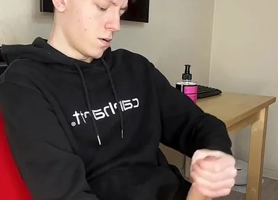 18 and Horny: Twink's Sticky Load Explosion