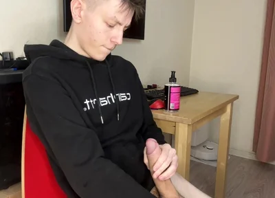 18 and Horny: Twink's Sticky Load Explosion