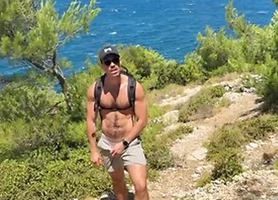 Andolini Xxl In Two Hikers, One Trail