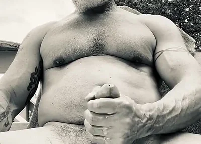 B&w Outdoor Bate