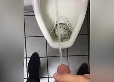 Big Bi Dick Pissing (hard & Soft)
