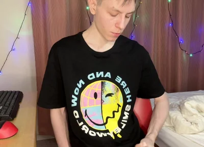 Quick Dorm Jerk Makes 23cm Cock Squirt Everywhere