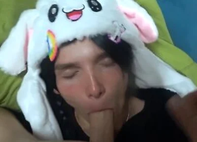 Lille Passiv Femboy Gav Far Et Sodt Blowjob