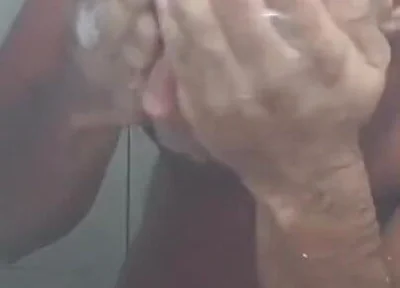 Tomando Banho Para Ir Na Festa Doideira Party