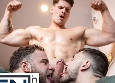 Hunks Marcus Mcneil And Felix Trainor Take Turns Getting Spit Roasted By Malik Delgaty