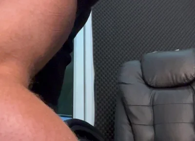 Muscle Ddy Catches You Perving