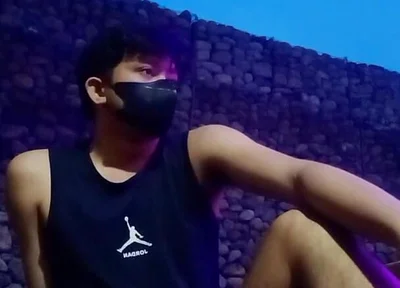 Asian Twink Outdoor Session with Cumshot
