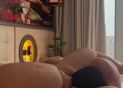 Big Stepdaddy: Scissor Legs with Blowjob